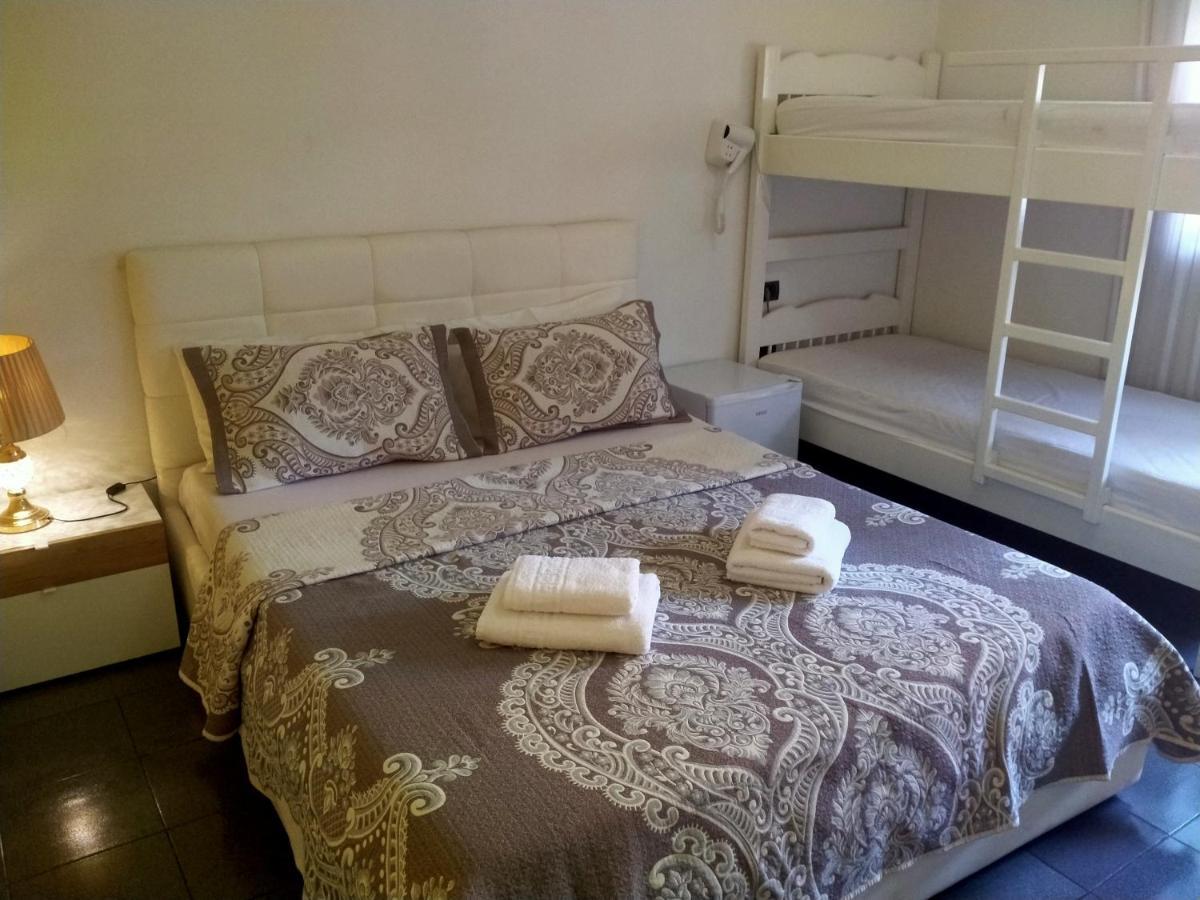 Orange Villa Hotel Тирана Стая снимка