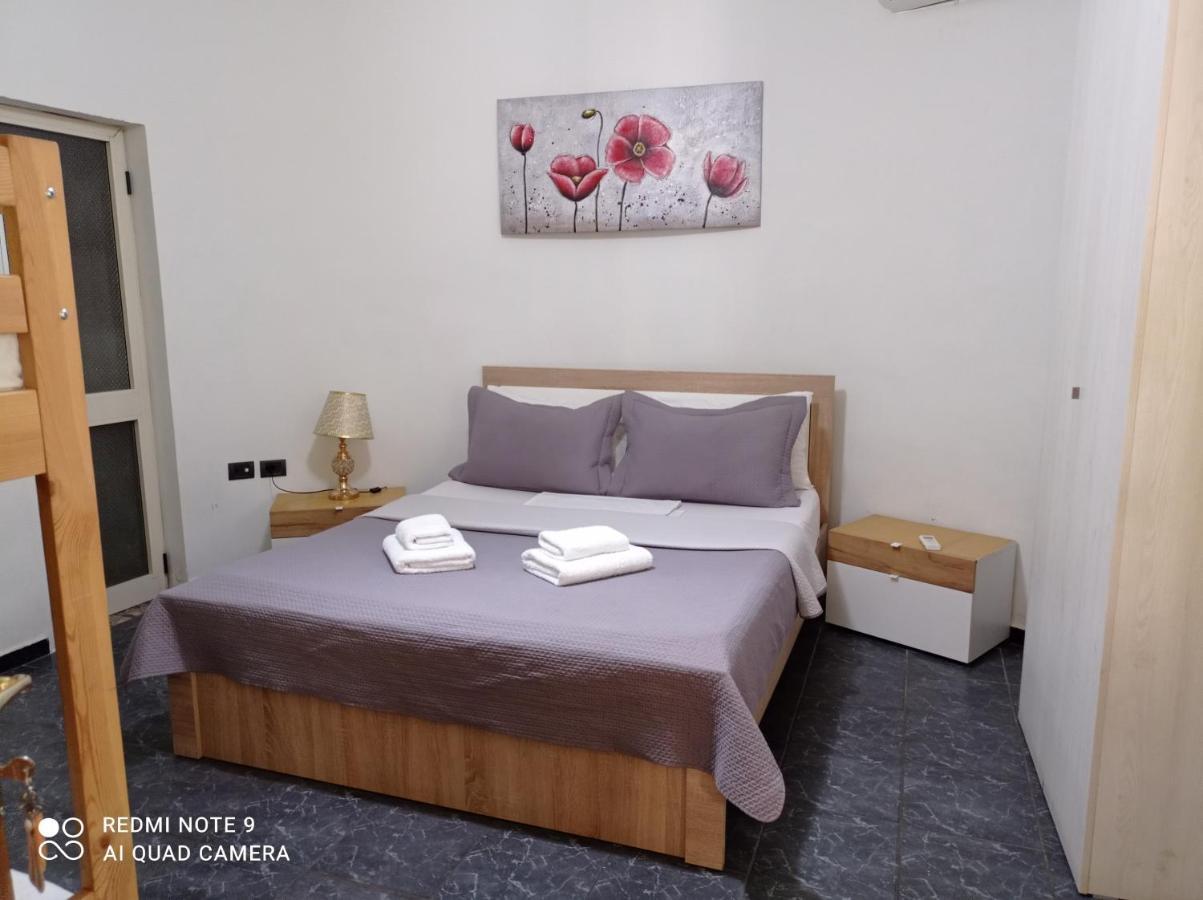 Orange Villa Hotel Тирана Стая снимка